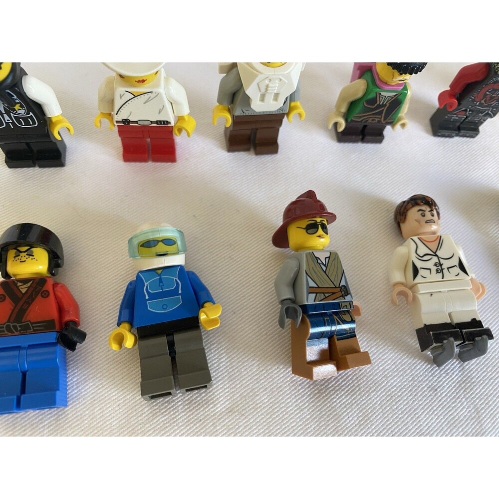 Lot of 11 Lego Minifigures #81 - Picture 4 of 5